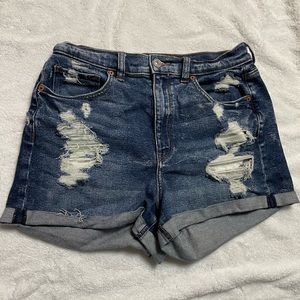 American Eagle High Rise Distressed Mom Shorts Women’s Size 8